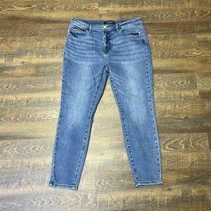 Judy Blue Womens 15/32 Relaxed Fit Jeans High Waist Light Blue